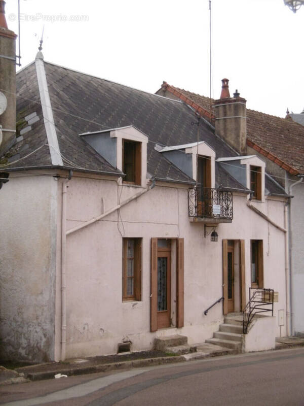 Maison à LUZY