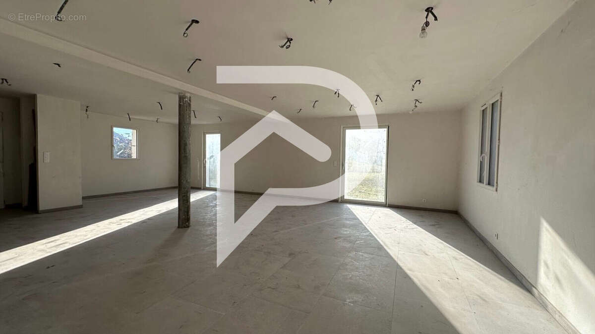 Maison à ALLEMAGNE-EN-PROVENCE