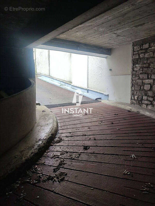 Parking à CHARENTON-LE-PONT