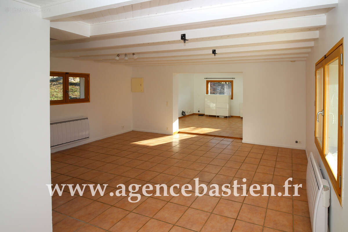 Maison à DIVONNE-LES-BAINS