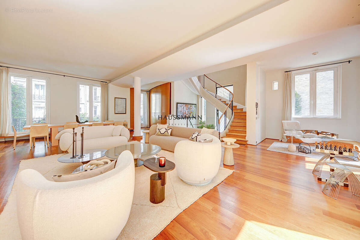 Appartement à PARIS-16E