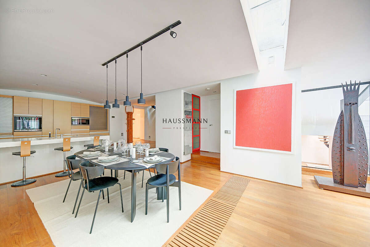 Appartement à PARIS-16E