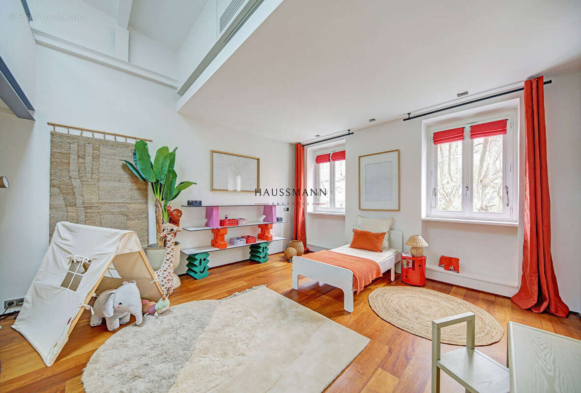 Appartement à PARIS-16E