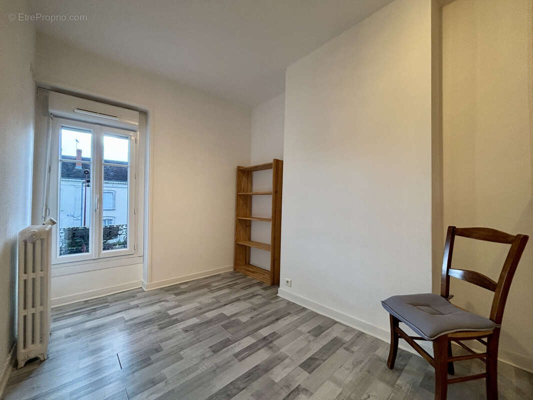 Appartement à LENCLOITRE