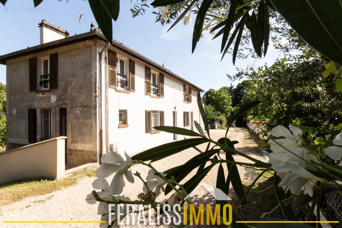 Maison à MEZY-SUR-SEINE