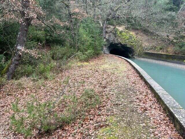 Terrain à LA ROQUE-D&#039;ANTHERON