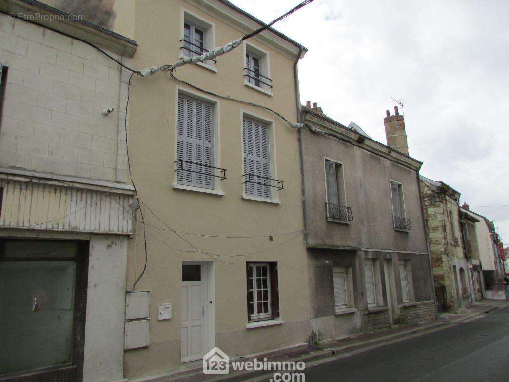 Petit immeuble de 2 appartements. - Appartement à CHATELLERAULT