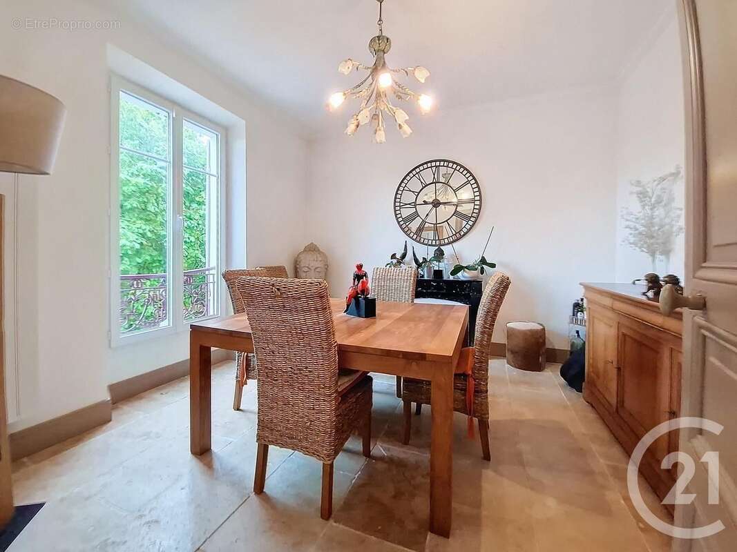 Maison à LE MEE-SUR-SEINE