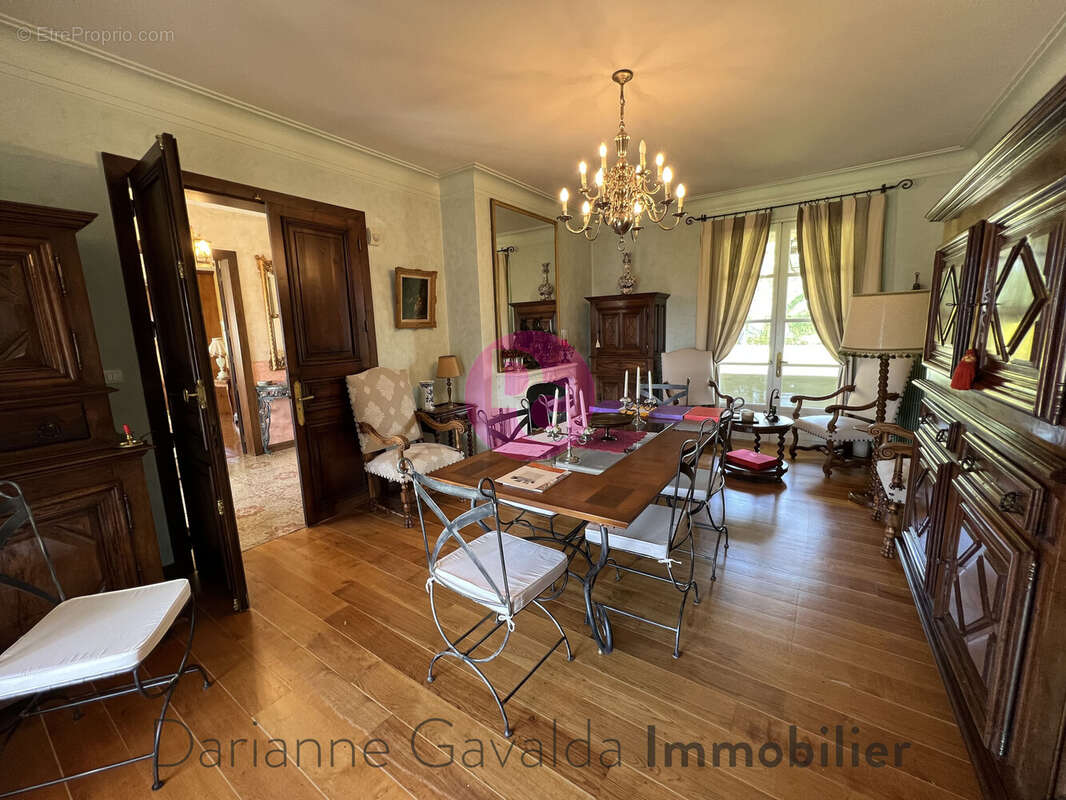 Maison à DECAZEVILLE