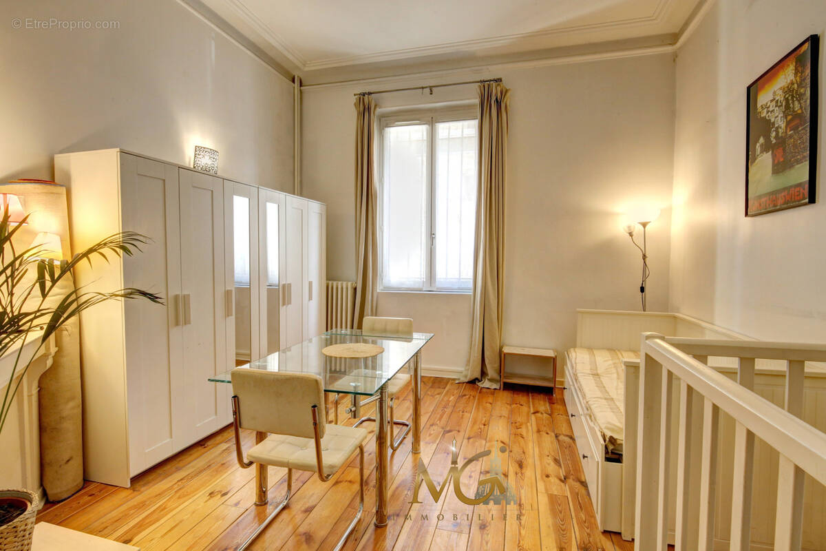 Appartement à PARIS-7E