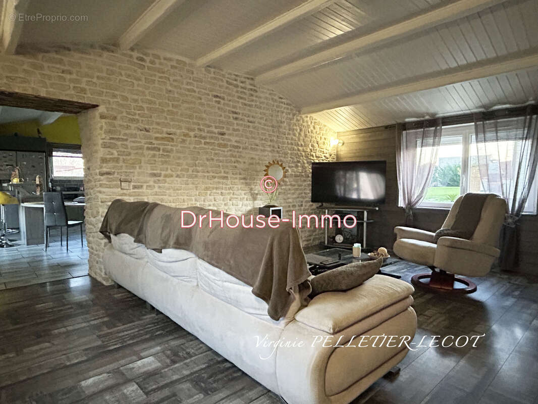 Maison à VOUILLE-LES-MARAIS