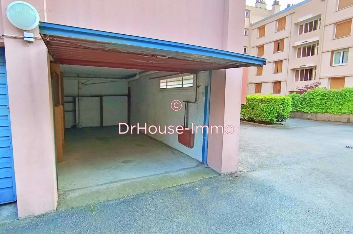 Parking à SAINT-ETIENNE