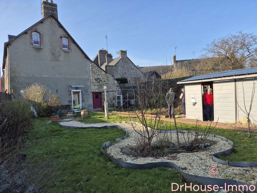 Maison à AMBRIERES-LES-VALLEES