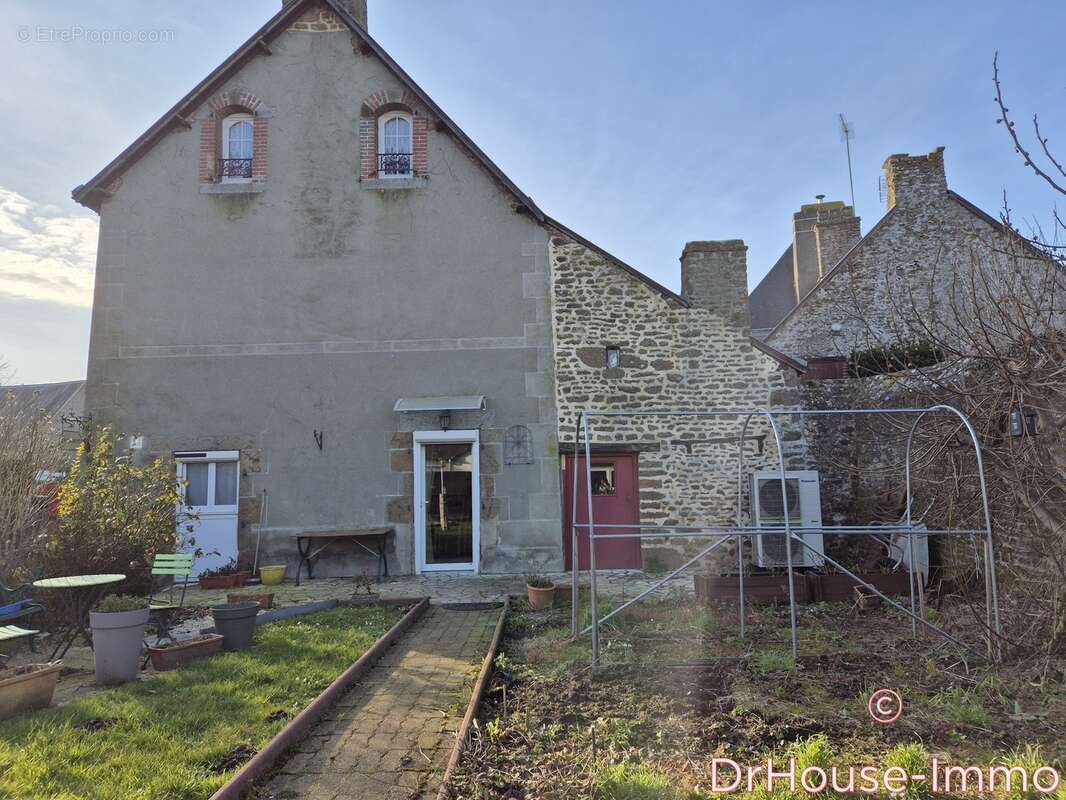 Maison à AMBRIERES-LES-VALLEES