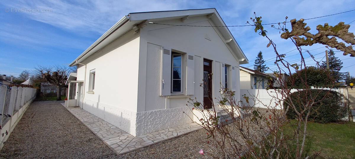 Maison à AMBARES-ET-LAGRAVE