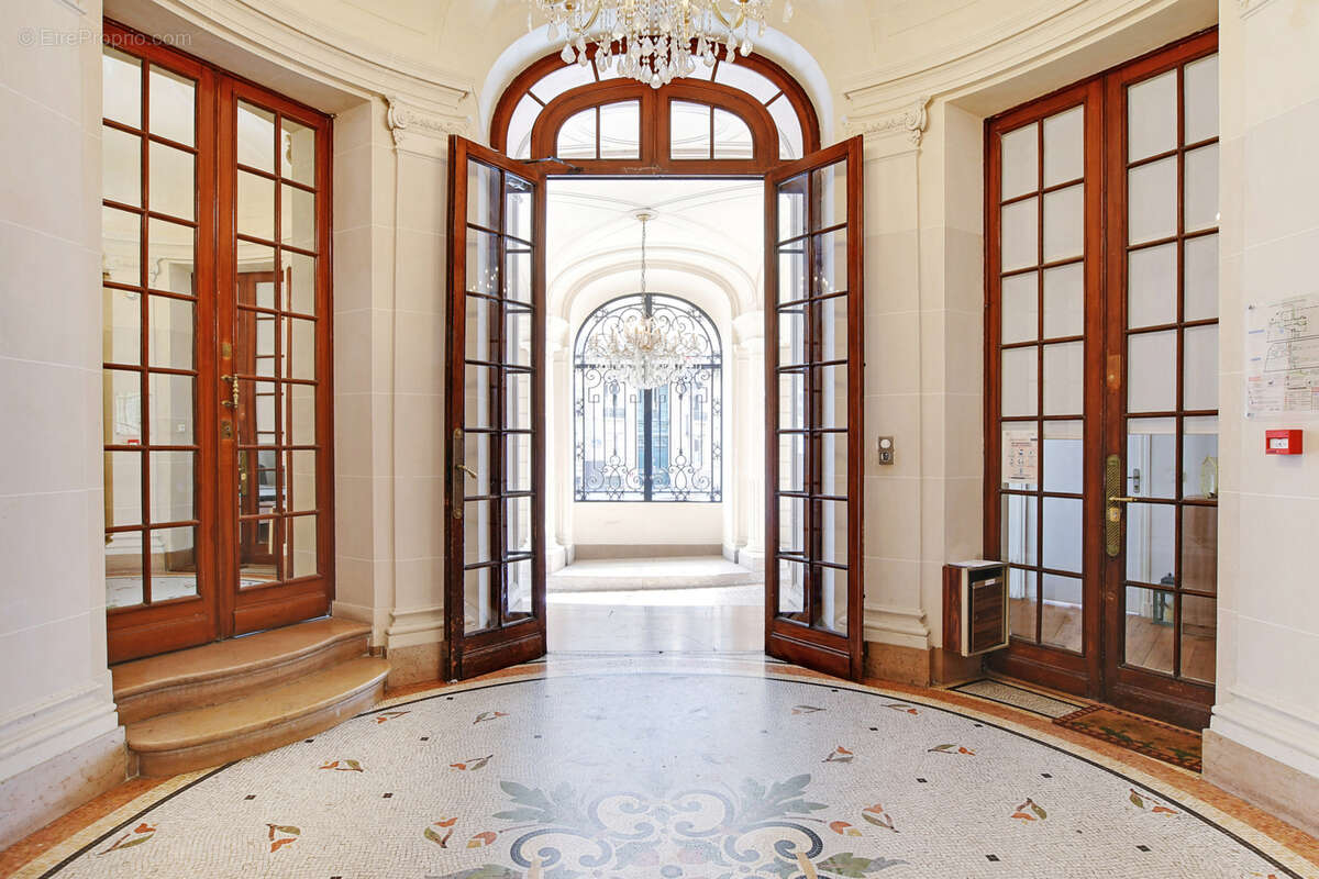 Appartement à PARIS-16E