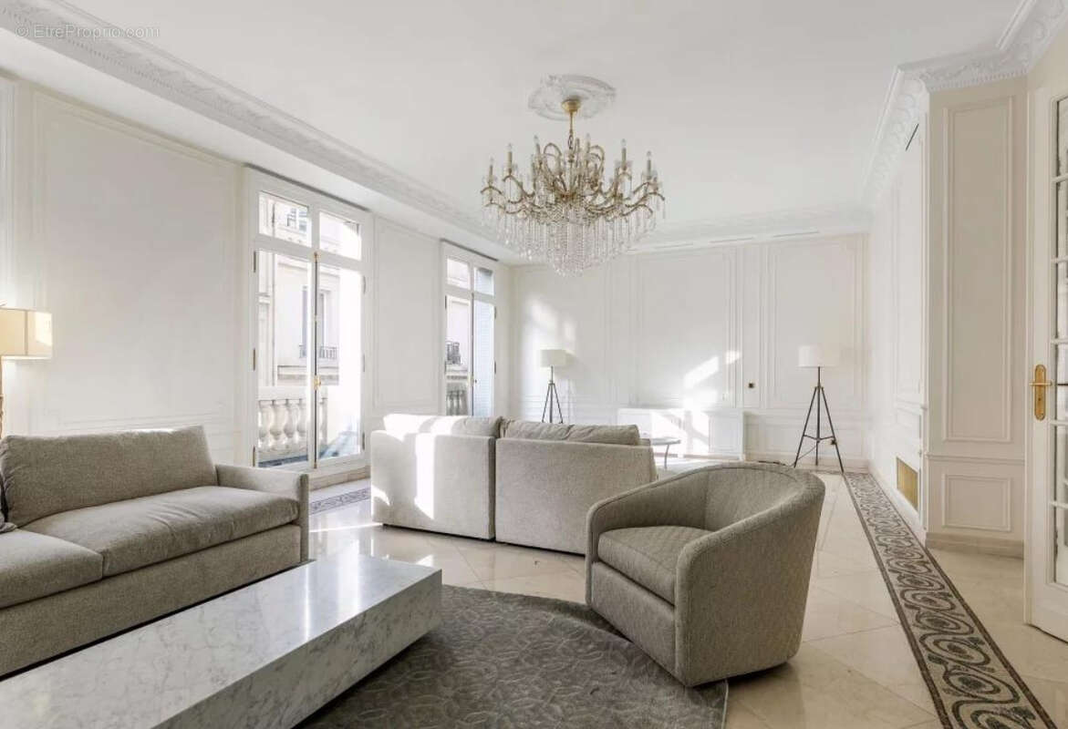 Appartement à PARIS-16E