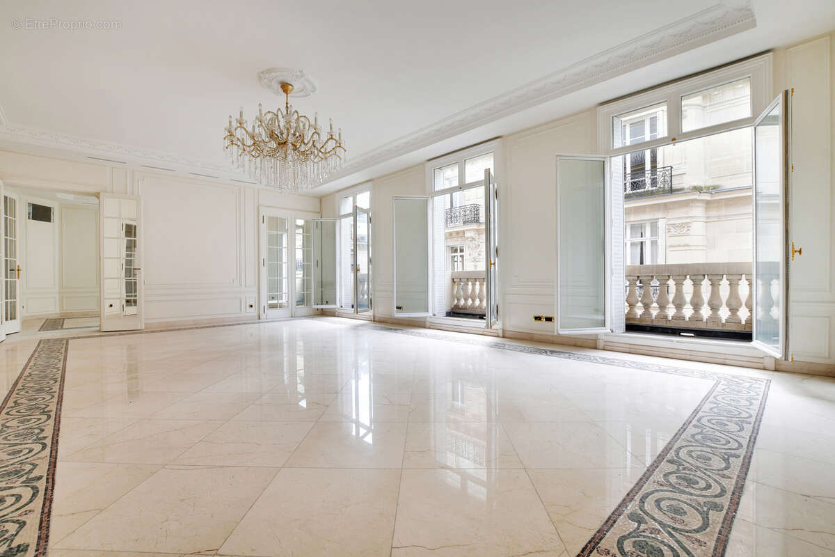 Appartement à PARIS-16E