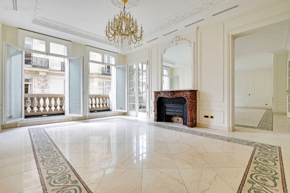 Appartement à PARIS-16E