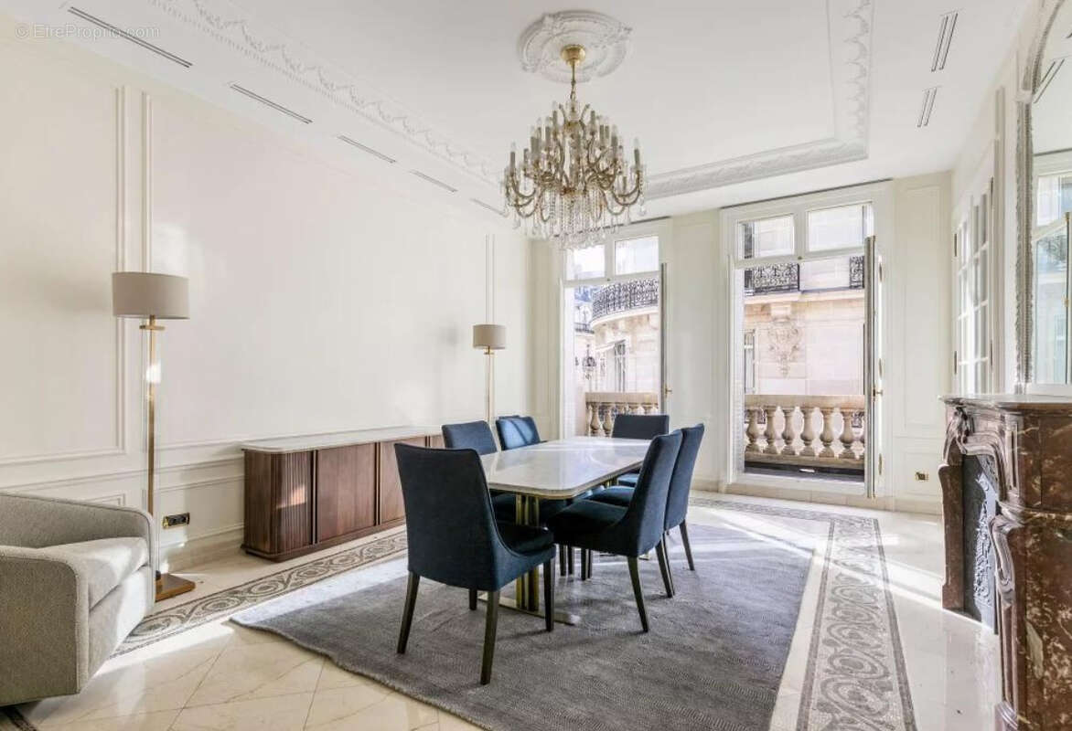 Appartement à PARIS-16E