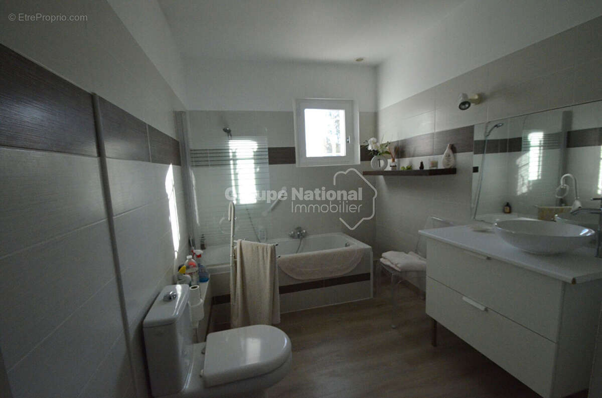 Maison à FLASSANS-SUR-ISSOLE