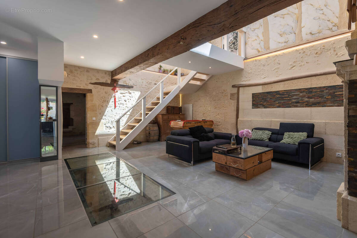 Maison à SAINT-CAPRAIS-DE-BORDEAUX