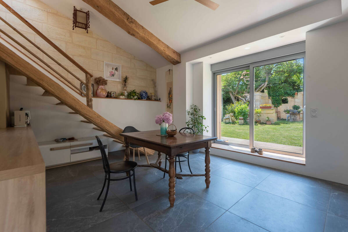 Maison à SAINT-CAPRAIS-DE-BORDEAUX