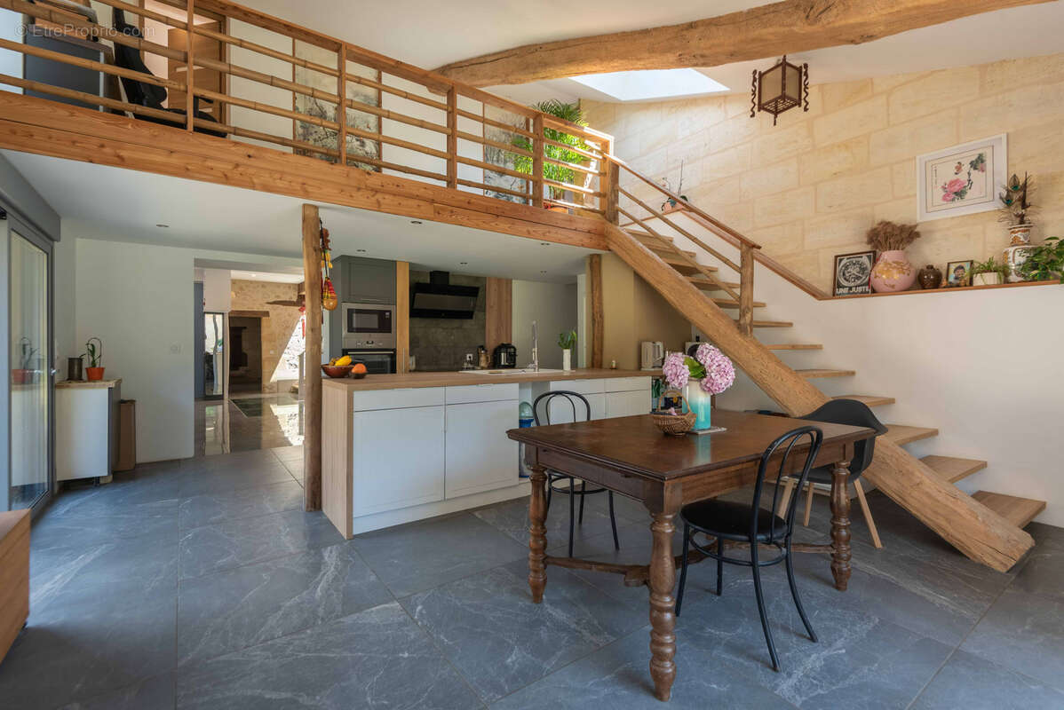 Maison à SAINT-CAPRAIS-DE-BORDEAUX