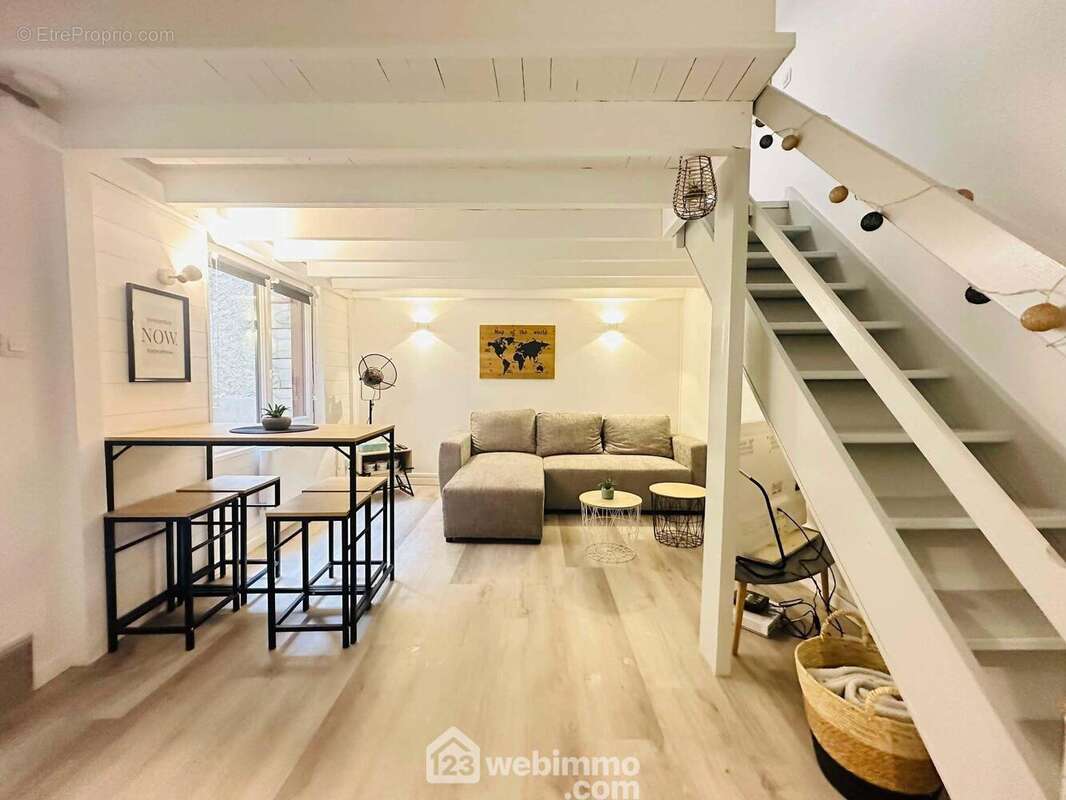 Toutes les fenêtres sont en double vitrage - Appartement à LAON