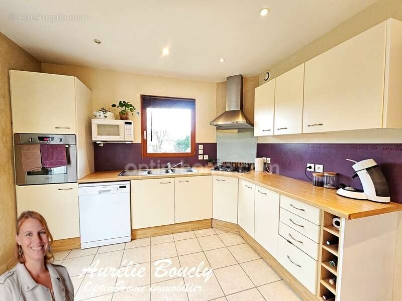 Maison à ENTRE-DEUX-GUIERS