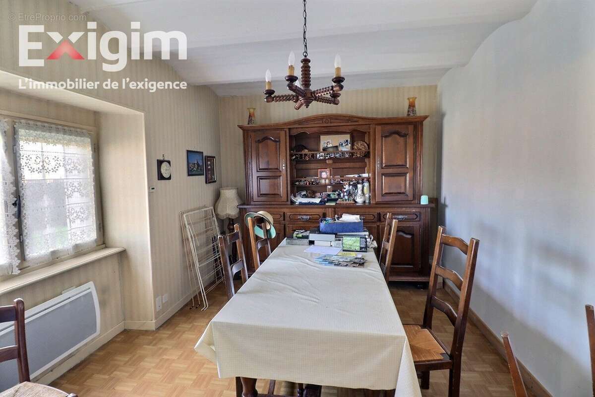 Maison à SAINT-JEAN-DE-MUZOLS