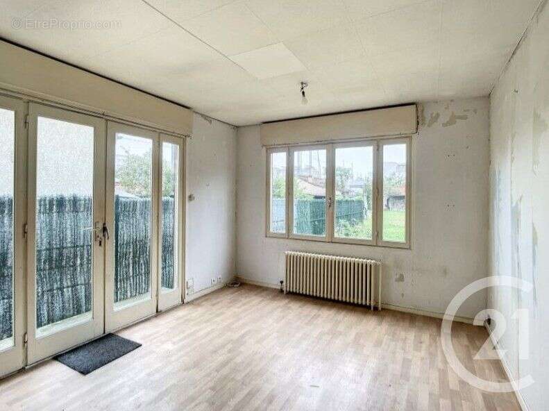 Maison à SAINT-MAUR-DES-FOSSES