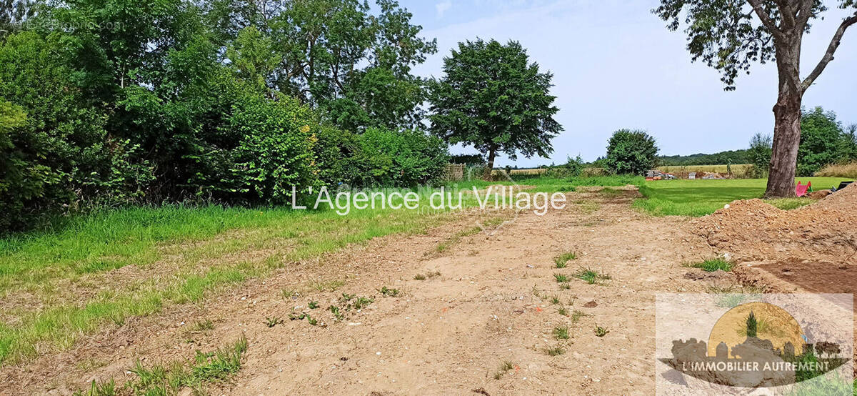 Terrain à SAINTE-GENEVIEVE