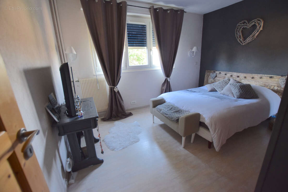 Appartement à GRAND-CHARMONT