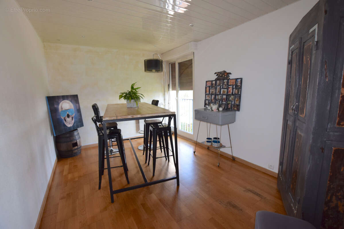 Appartement à GRAND-CHARMONT