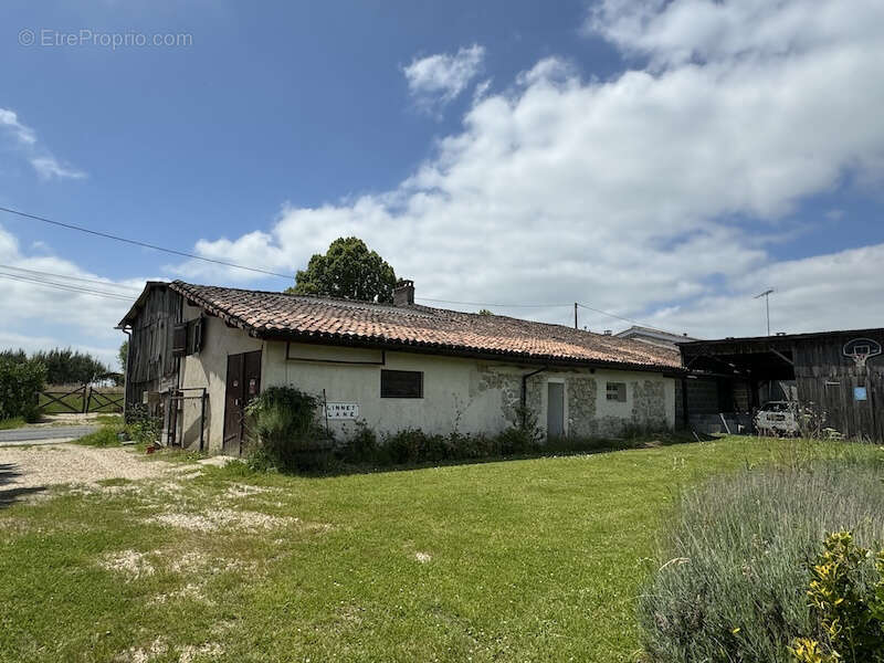 Maison à LA GENETOUZE