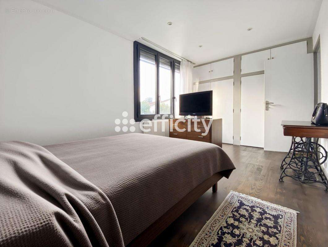 Maison à AMBARES-ET-LAGRAVE