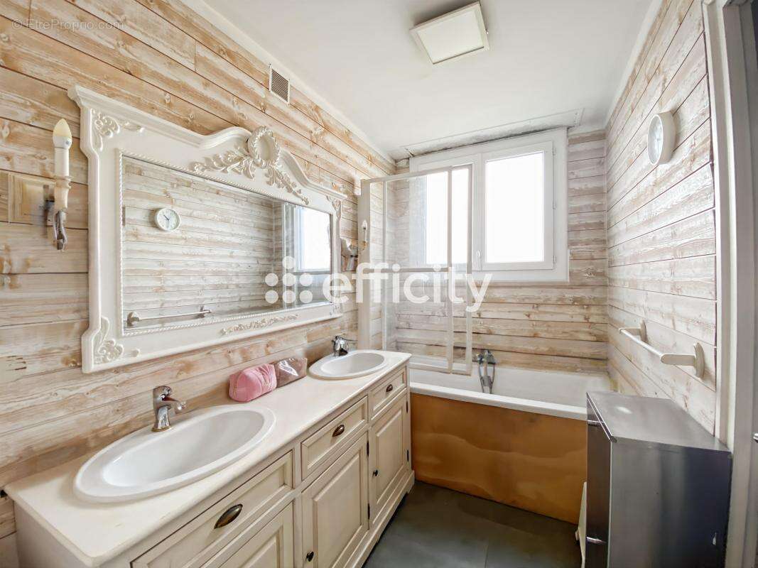 Maison à AMBARES-ET-LAGRAVE