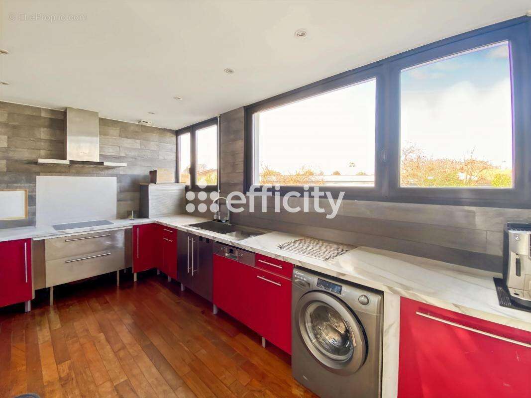 Maison à AMBARES-ET-LAGRAVE