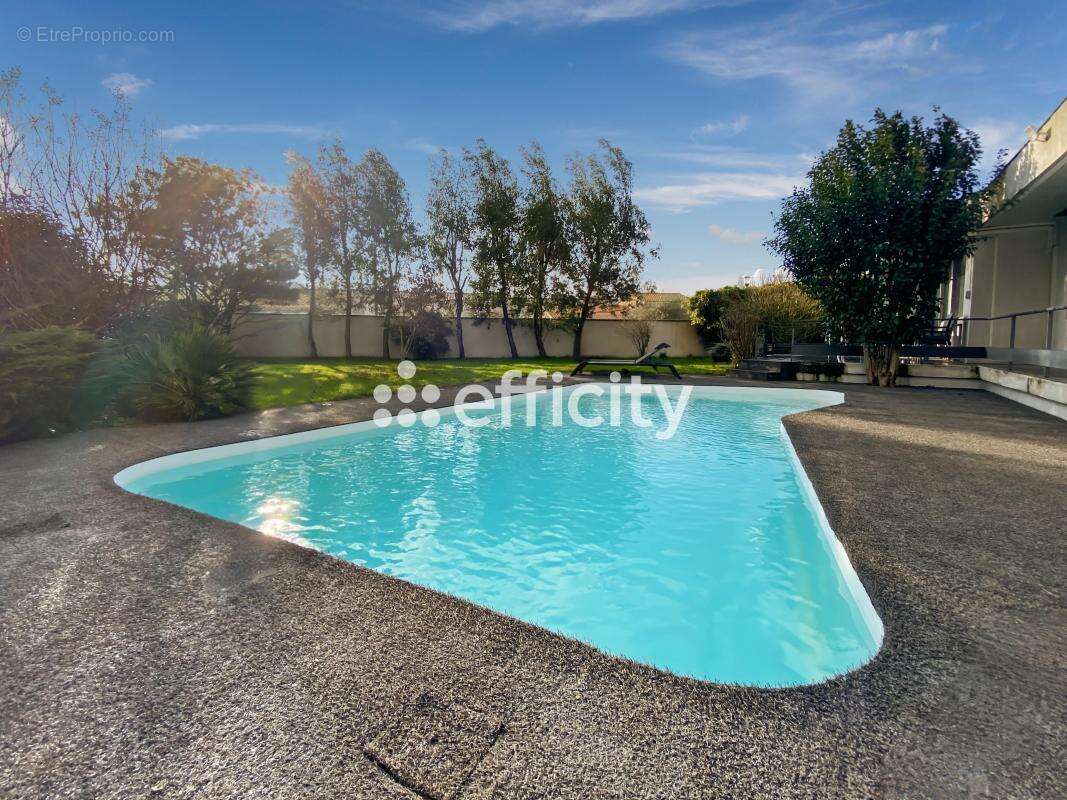 Maison à AMBARES-ET-LAGRAVE