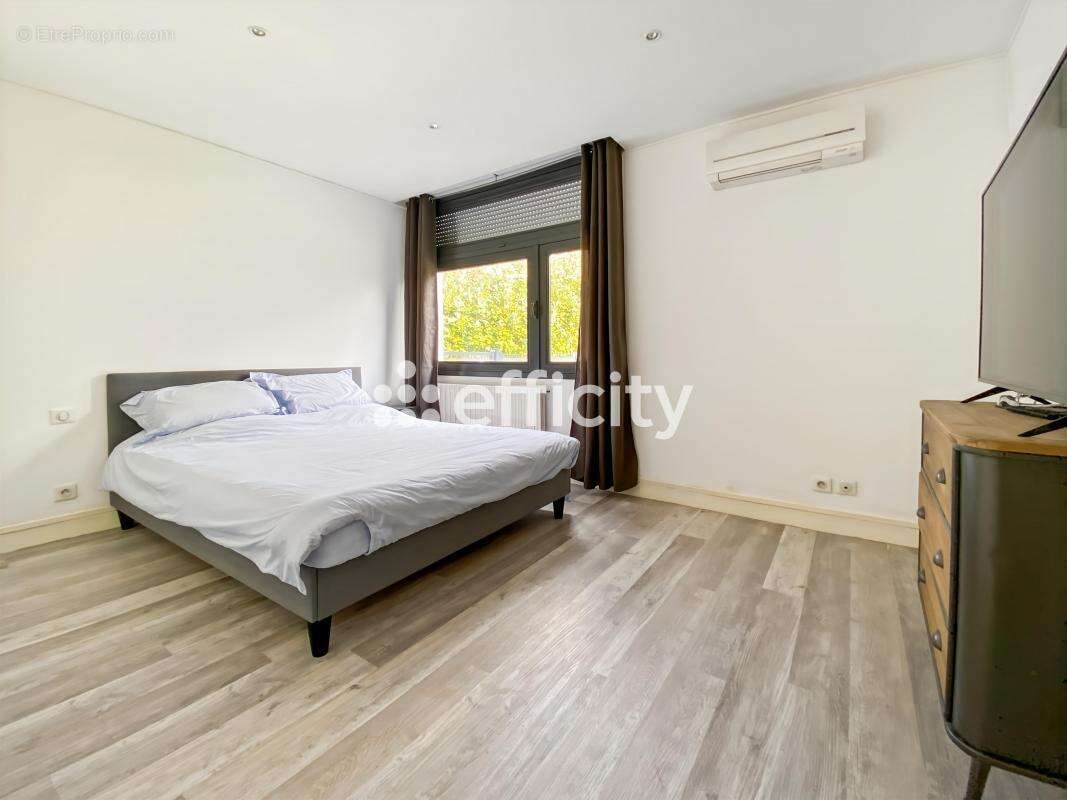 Maison à AMBARES-ET-LAGRAVE