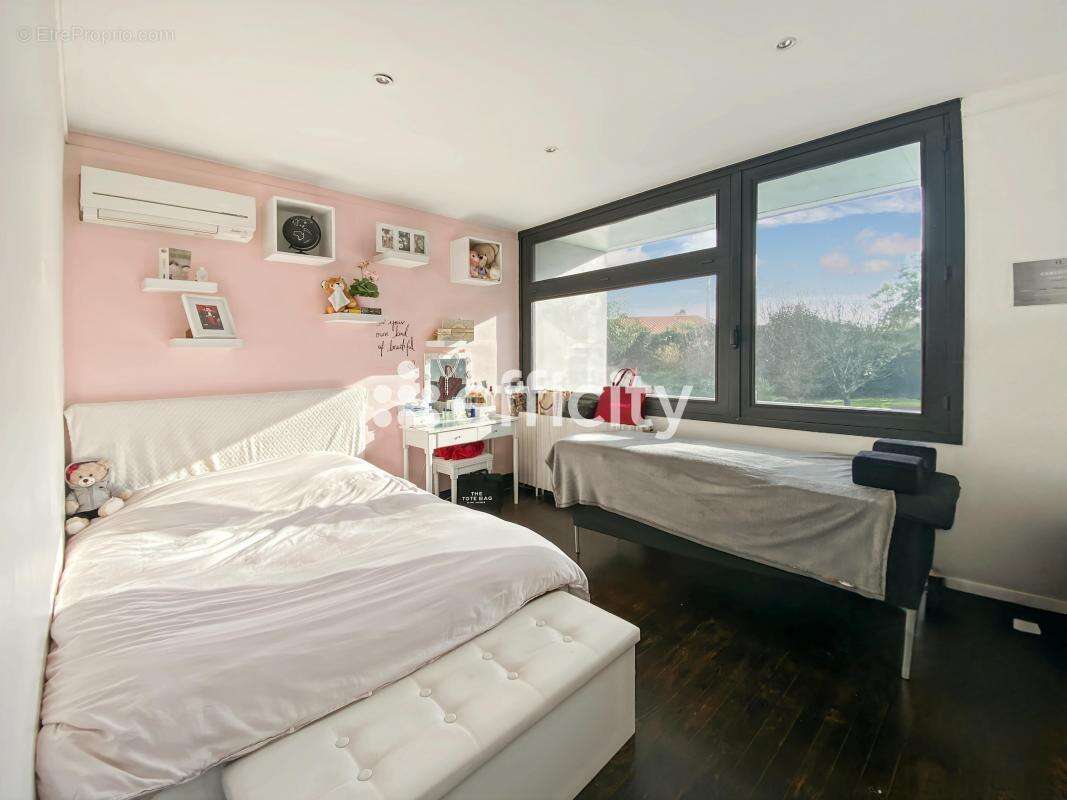 Maison à AMBARES-ET-LAGRAVE