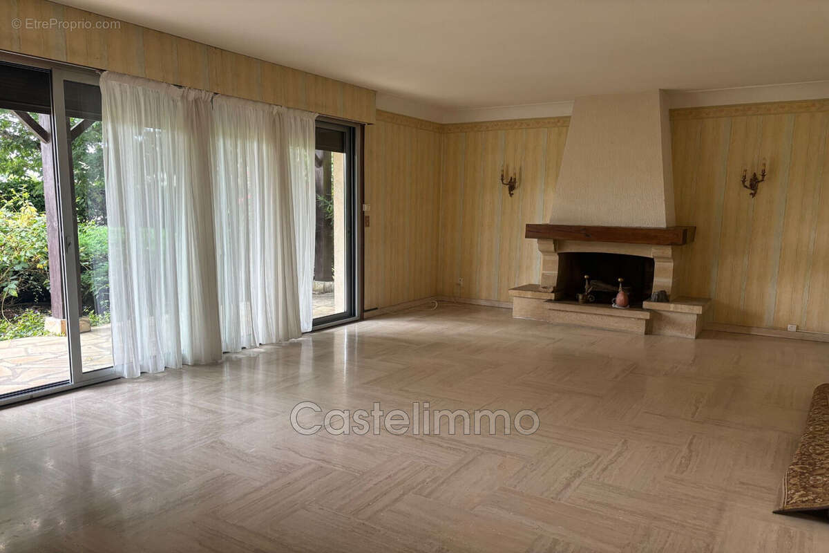 Maison à SAINT-NICOLAS-DE-LA-GRAVE