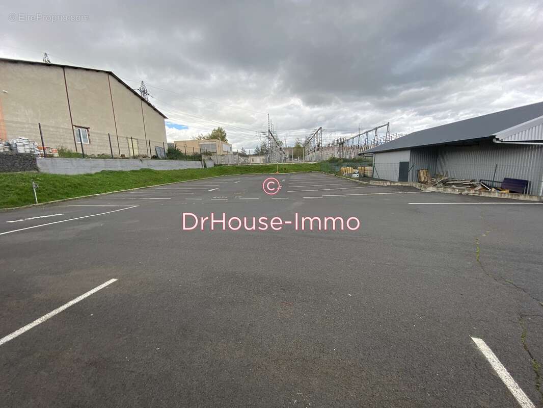 Commerce à BRIVES-CHARENSAC