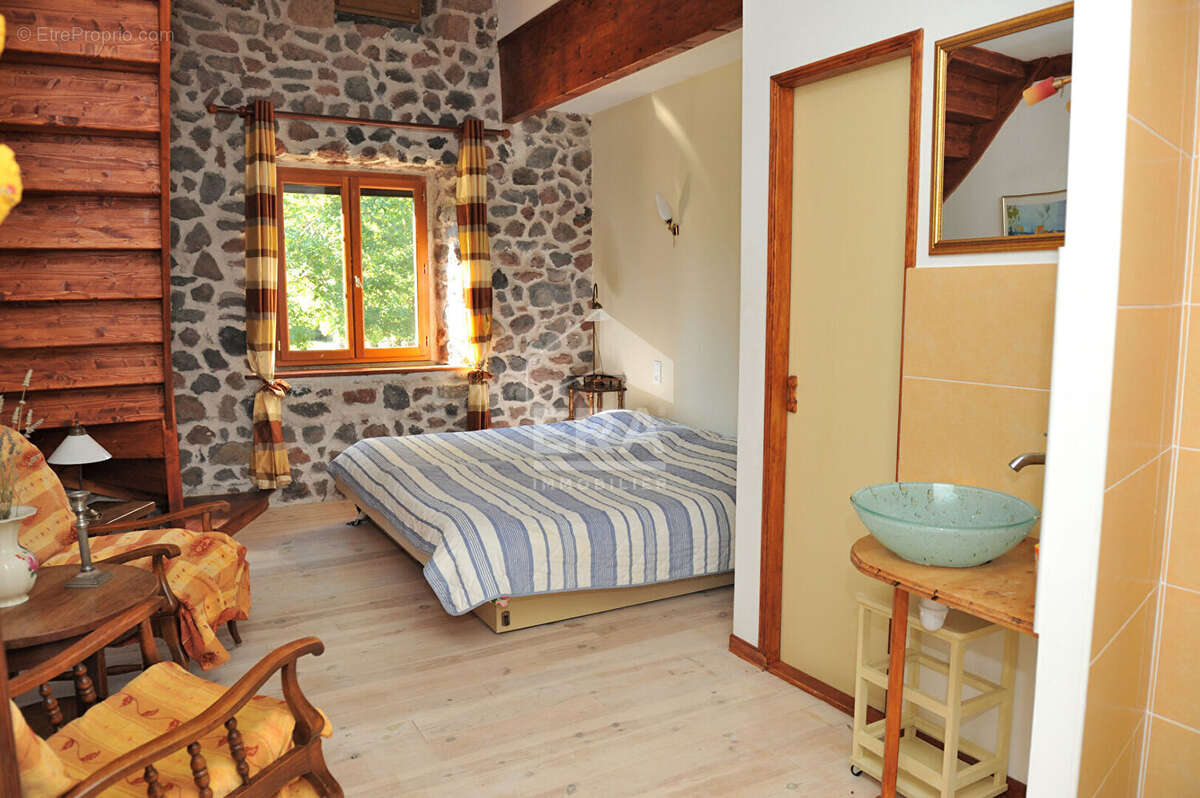 Maison à SAINT-PRIVAT-D&#039;ALLIER