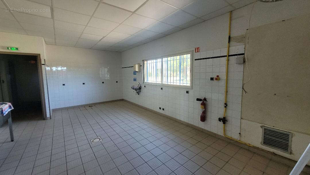 Commerce à SERIGNAN-DU-COMTAT