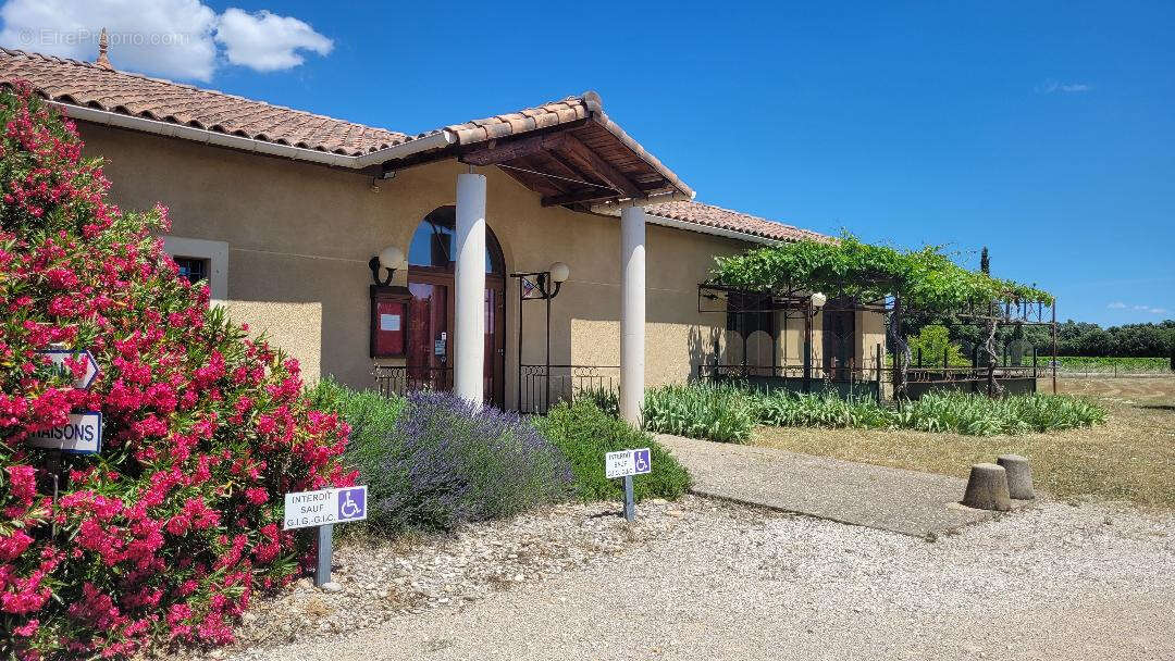 Commerce à SERIGNAN-DU-COMTAT