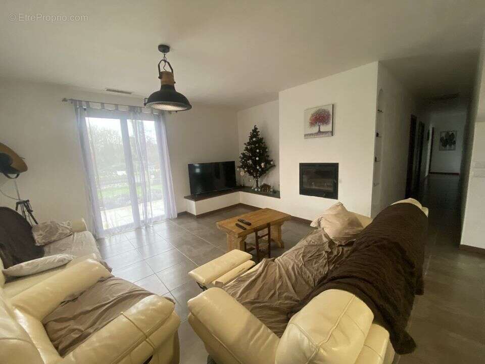 Maison à SAINT-JULIEN-EN-BORN