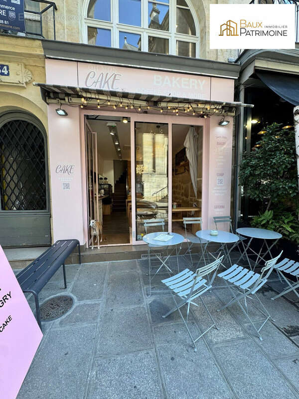 Devanture + terrasse - Commerce à PARIS-1E