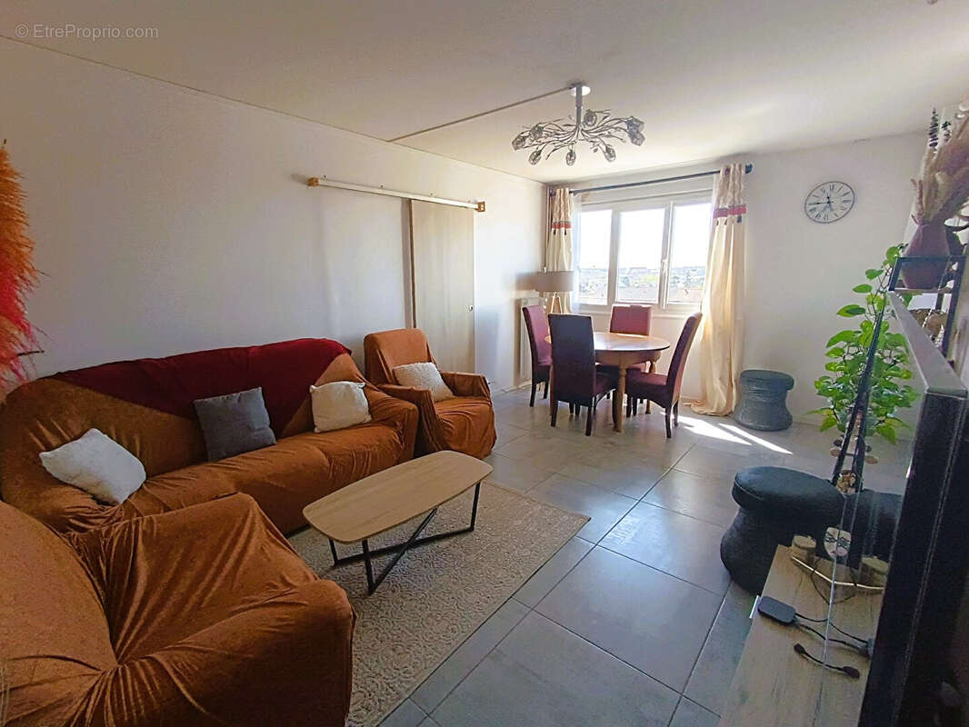 Appartement à MAINVILLIERS